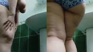الابن ينيك امه في الحمام