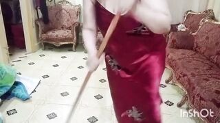 الابن بيصور الابن في قمص نوم احمر