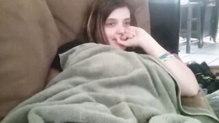 سكس حقيقي بنت تغفل ابوها و تمارس العاده السريه مع حبيبها