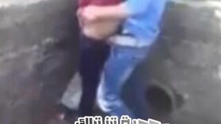 شرموطة محجبة تتناك عالواقف في الحديقة